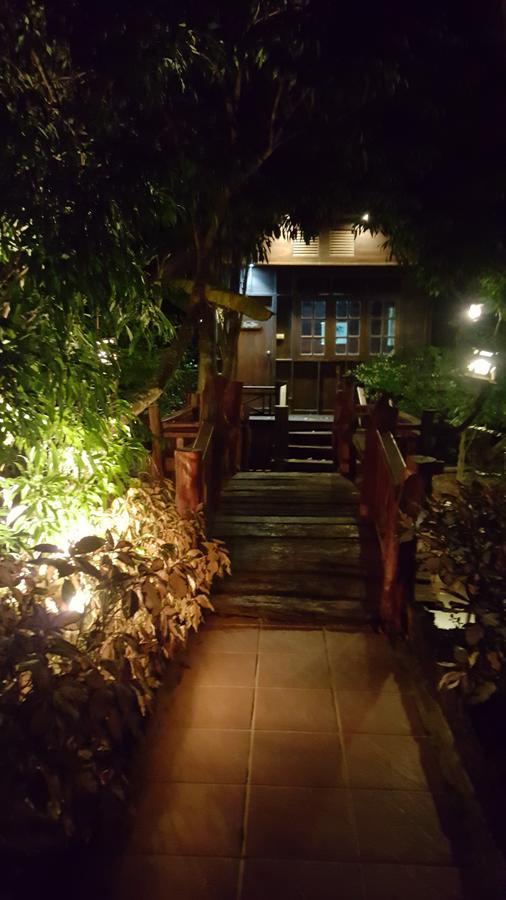 Ruean Mai Chai Khlong Amphawa Exterior foto